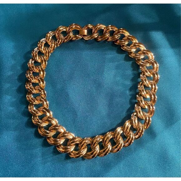 Gorgeous Statement Necklace - Picture 9 of 9